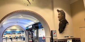 Vietnam Airlines BUR Terminal – Hollywood Burbank Airport